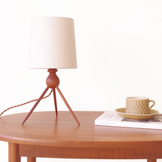 Tripod table lamp in solid teak をアップしました