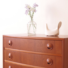 Kai Kristiansen / Bow front chest of 5drawers をアップしました