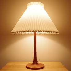 Le Klint / Table lamp model 301 in teak をアップしました