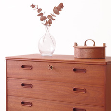 Vinde Møbelfabrik / Chest of 3drawers in teak をアップしました