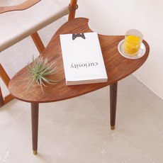Organically shaped table table with tray をアップしました