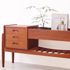 Arne Wahl Iversen / Chest of 3drawers with planter をアップしました