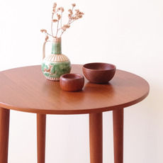 Round coffee table in teak をアップしました