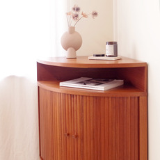 Corner cabinet with tambour doors をアップしました