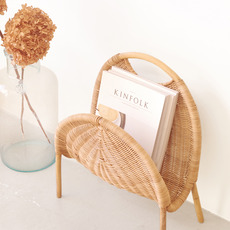 Magazine rack with handle in rattan をアップしました
