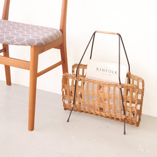 Magazine rack with handle in rattan をアップしました