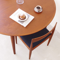 Arne Vodder / Round table in teak model.204 をアップしました