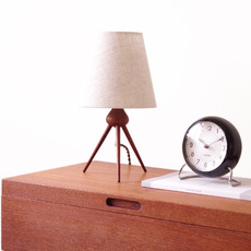 Tripod table lamp in solid teak をアップしました