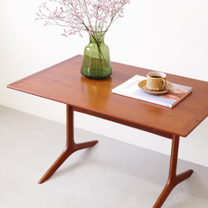 Peter Hvidt / Side table in teak「Silver line」をアップしました