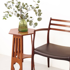 Hexagonal flower stand in oak をアップしました