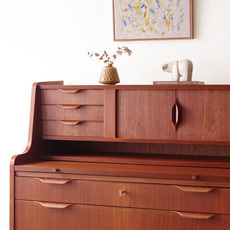 Storgaard Nielsen / Bureau with drawers in teak をアップしました