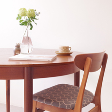Round dining table with 1ex. in teak をアップしました