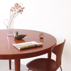 Schou Andersen / Round dining table in teak をアップしました