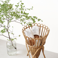 Cone-shaped basket with legs in rattan をアップしました