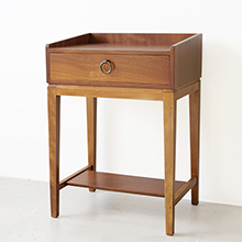 Peter Hvidt /Bed side chest in walnut をアップしました