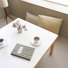 Alvar Aalto / Artek low table 81C (square / white) をアップしました