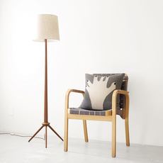 Tripod floor lamp in teak をアップしました