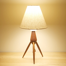 Tripod table lamp in solid teak をアップしました