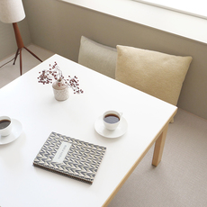 Alvar Aalto / Artek low table 81C (square / white) をアップしました