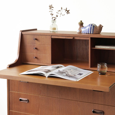 Bureau with mirror & key をアップしました