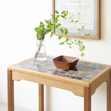 Hans J. Wegner / Tile top table in solid teak をアップしました