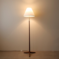 Floor lamp in solid teak をアップしました