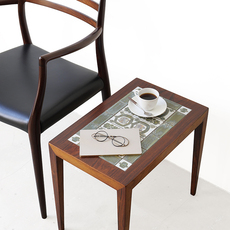Royal Copenhagen/Tile top table TENERA in rosewood をアップしました
