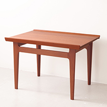 Finn Juhl / Side table in teak model.535