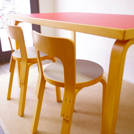 こまものと北欧家具の店 Salut / Alvar Aalto / Artek table(red こまものと北欧家具の店 Salut / Alvar Aalto / Artek table(red