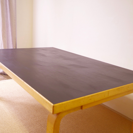 こまものと北欧家具の店 Salut / Alvar Aalto / Artek table (black)