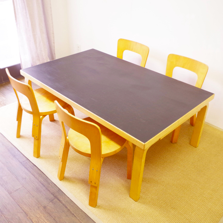 こまものと北欧家具の店 Salut / Alvar Aalto / Artek table (black)