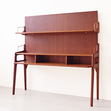 Display shelf in teak